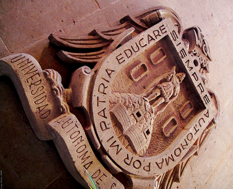 Escudo-UASLP-por-Lucy-Nieto
