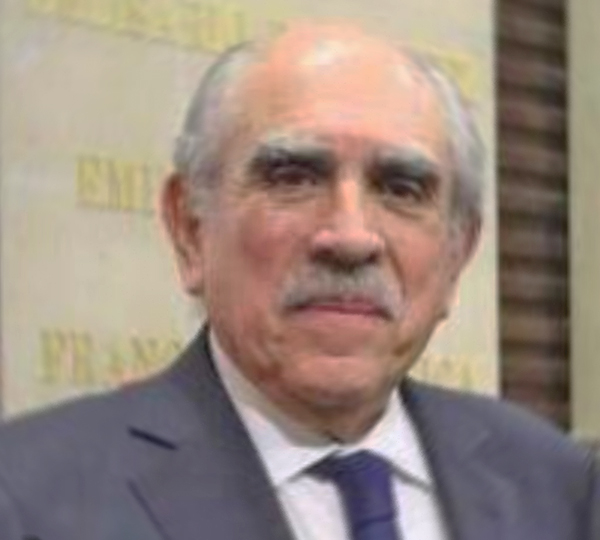 Claudia Sheinbaum movió las fichas del ajedrez para poner a la oposición en Jaque